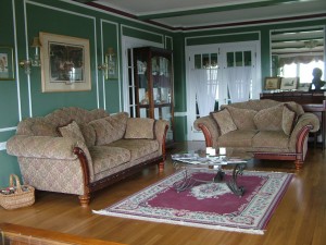 Brewster Inn Dexter Maine living room crimson rug